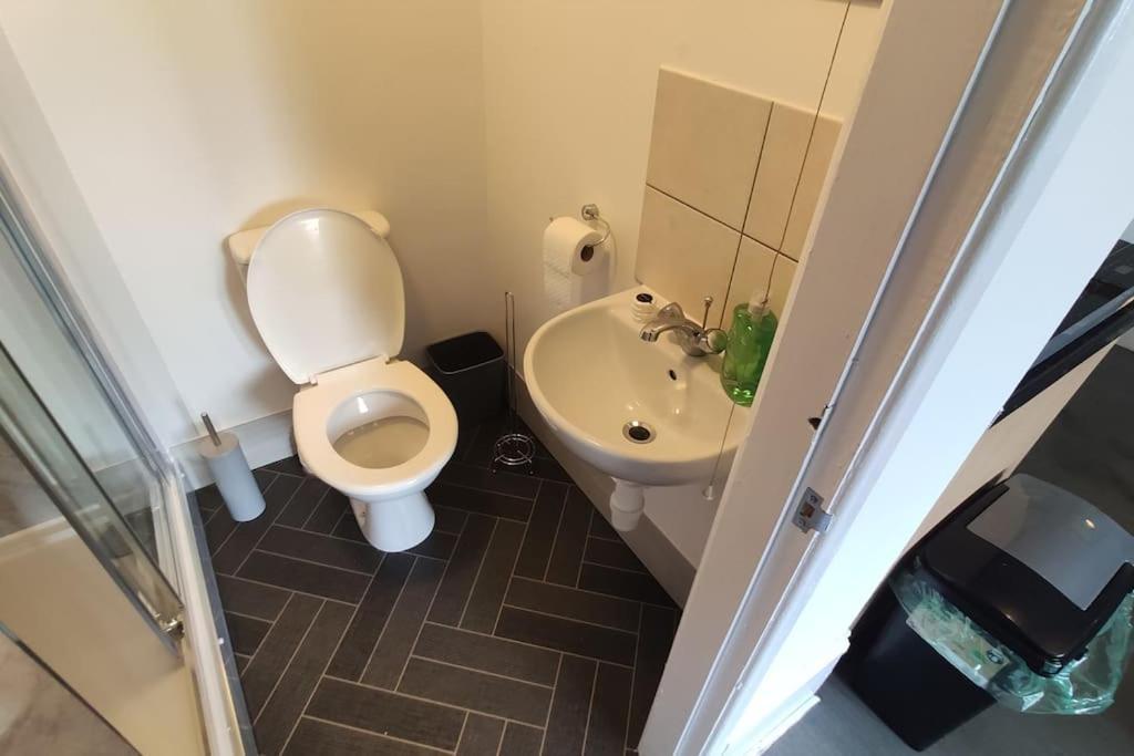 1 Bedroom Studio In A Supurb Area Of カーディフ エクステリア 写真