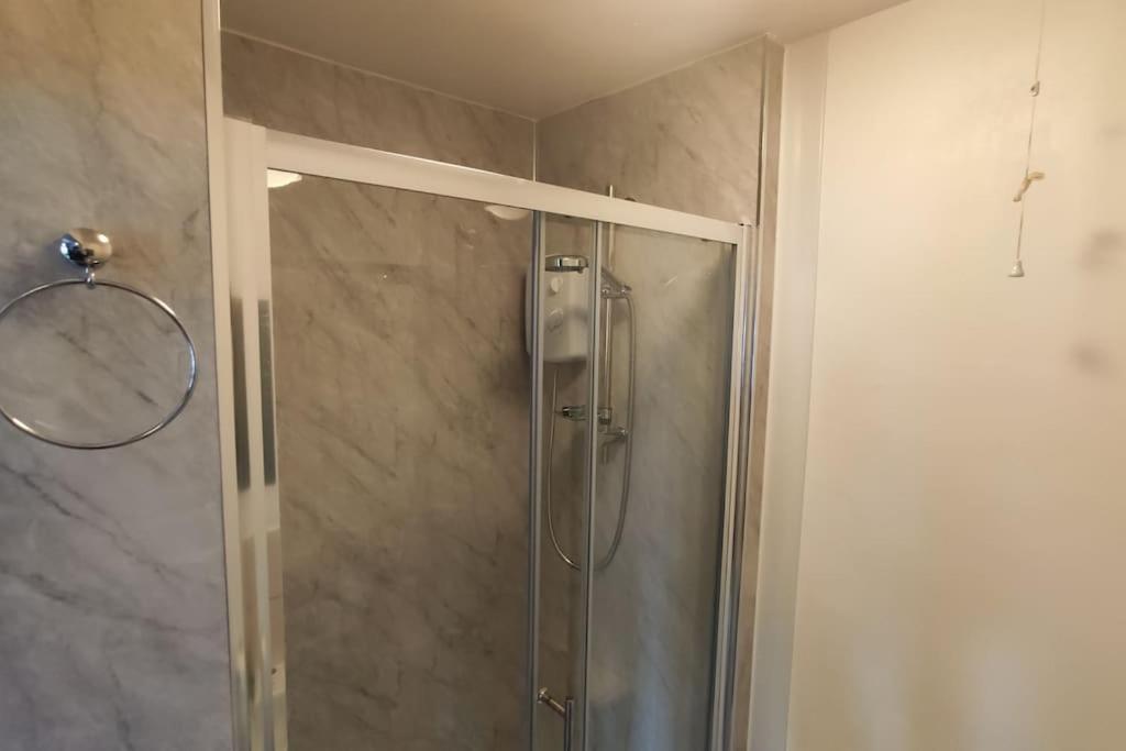 1 Bedroom Studio In A Supurb Area Of カーディフ エクステリア 写真