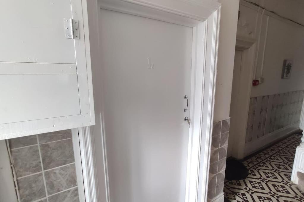 1 Bedroom Studio In A Supurb Area Of カーディフ エクステリア 写真